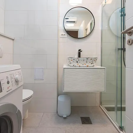 Urban Vibe Apartment *